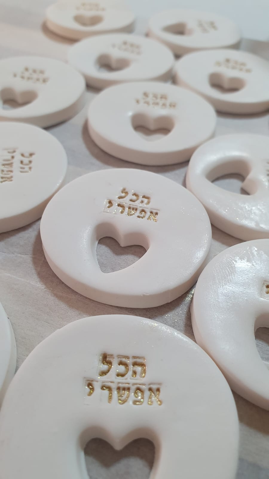מגנט עגול עם מילה טובה