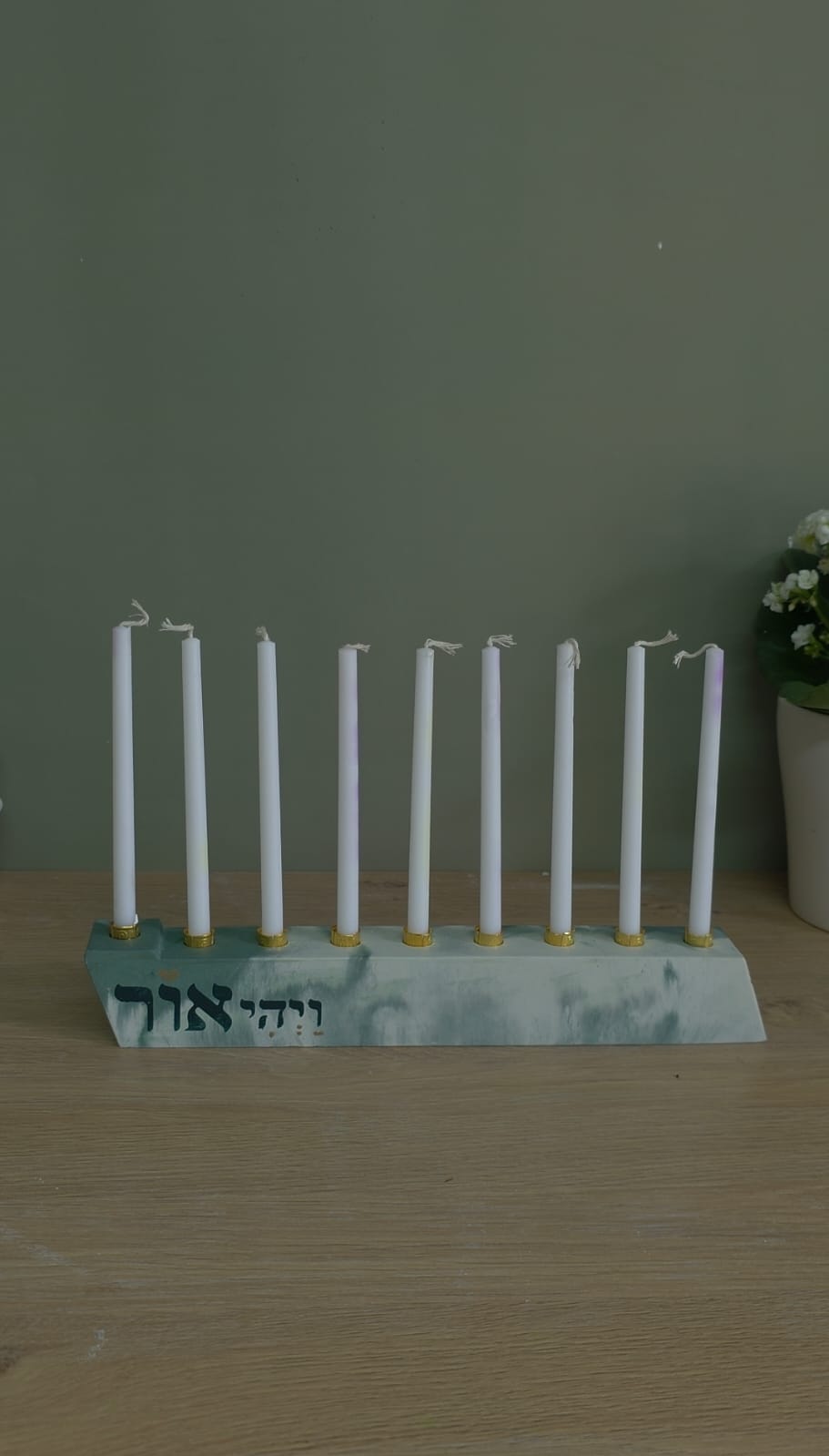חנוכיה מעוצבת מבטון