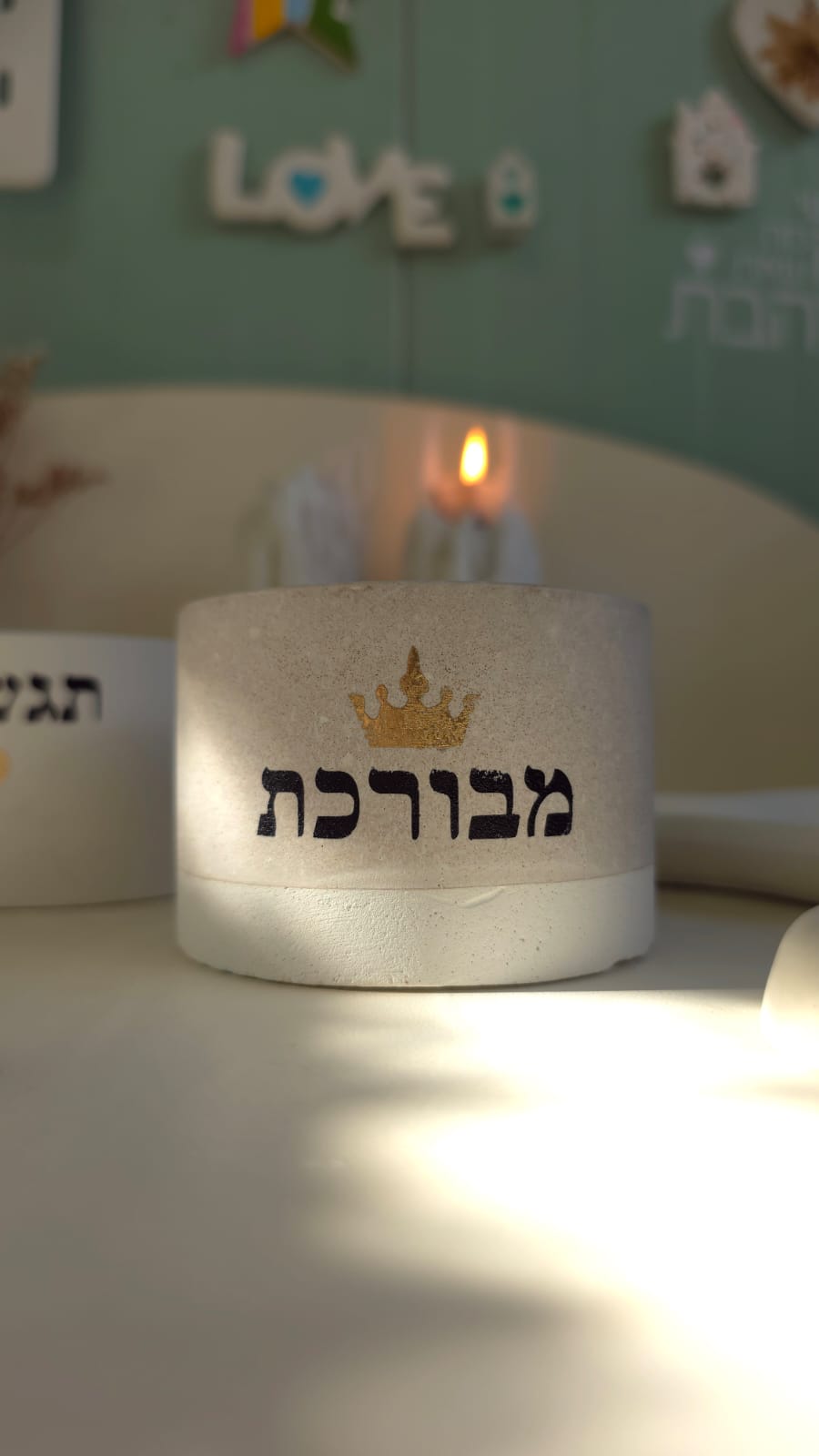 כלי לנר עם כיתוב