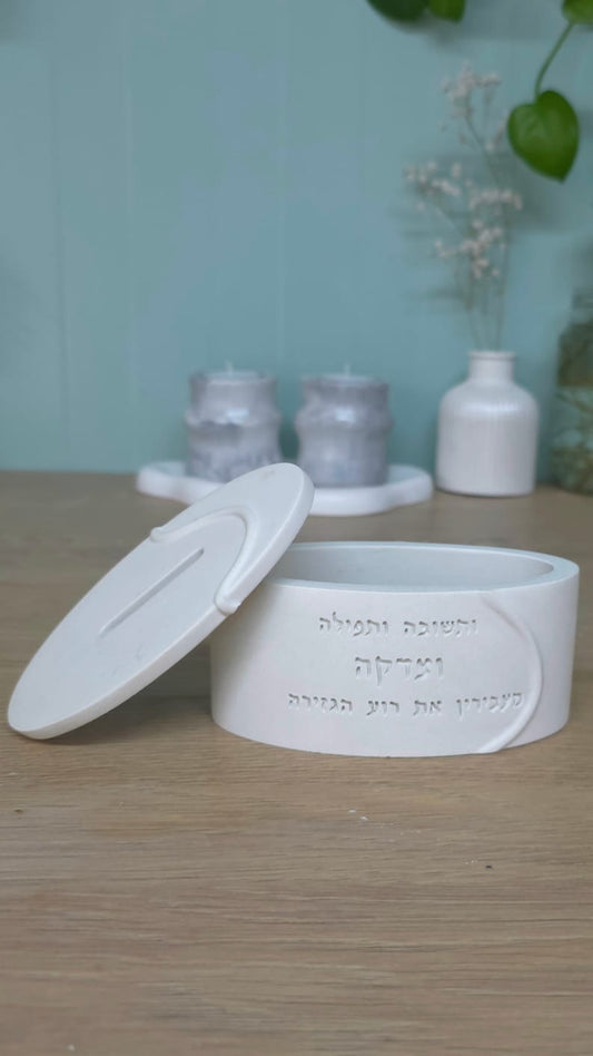קופת צדקה מבטון